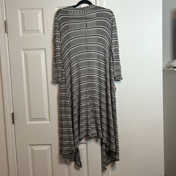 LuLaRoe long layering cardigan sweater Size Small. Navy & cream color w/pockets - Picture 4 of 4